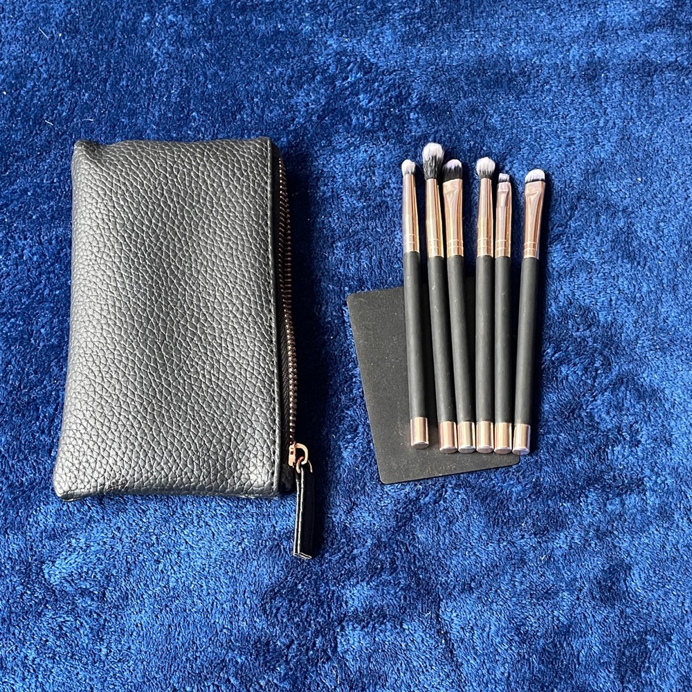 NWOT Black Makeup Brush Set with Case and magnetic base plate